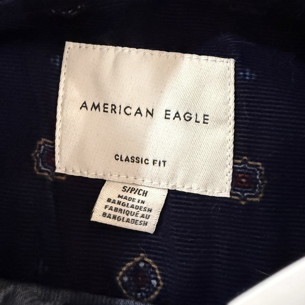 NWT American Eagle Corduroy Button Up Shirt Mens Small Navy Medallion Print LS - Picture 5 of 11